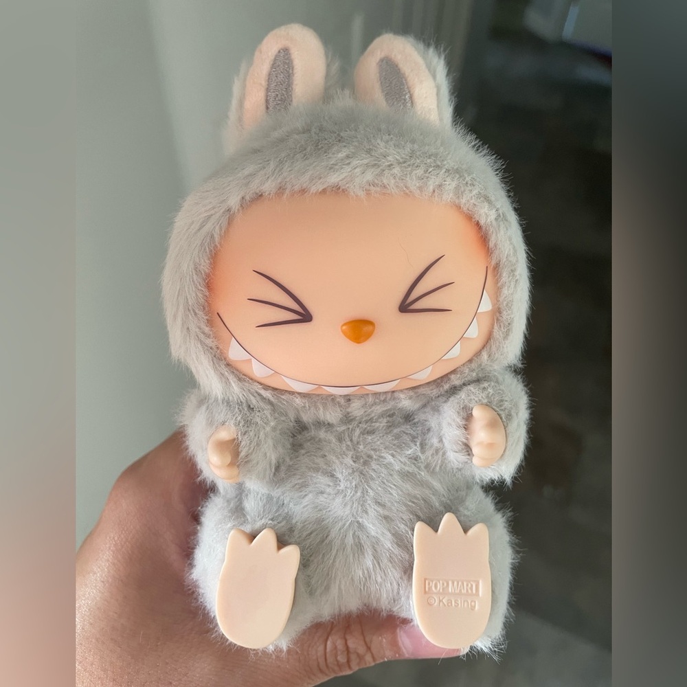 Labubu hehe (Have a Seat)